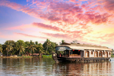Best places to stay for a honeymoon trip in Kerala