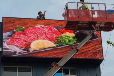 Redefining Visual Communication with Large Screen Displays