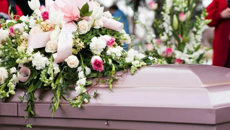 How to Choose the Right Flowers for a Funeral?